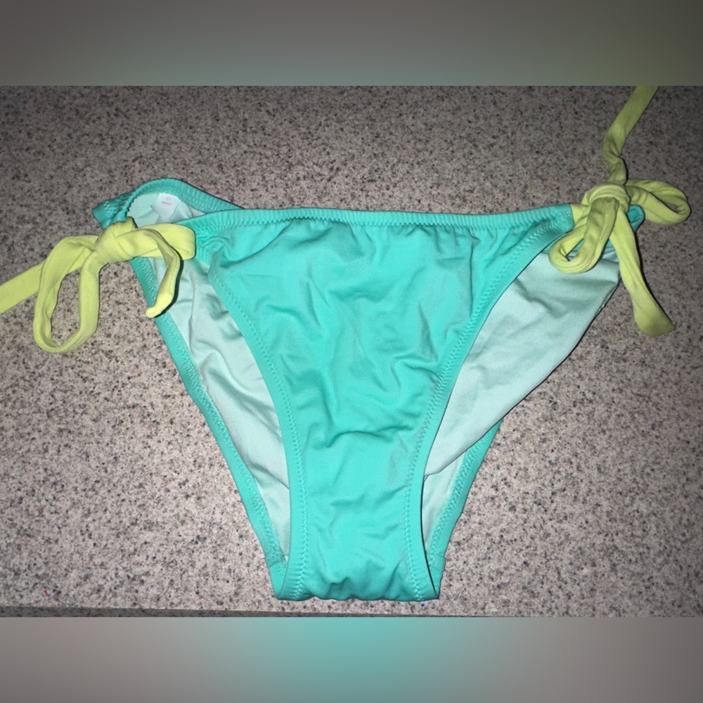 NWOT Victoria’s Secret tie side Swim bikini Bottom size large